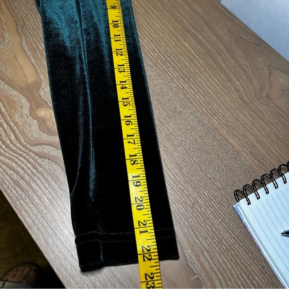 Molly Malloy Vintage Petite Long Sleeve Dark Green Velvet Midi Knee Length Dress - Picture 7 of 9